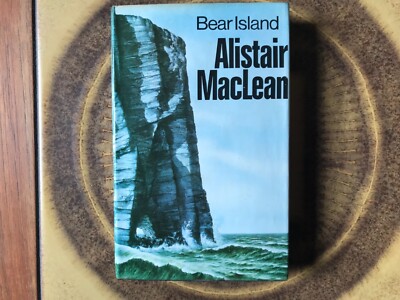 Alistair MacLean - Bear Island - Hardcover - 1971 - 1st Edition