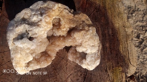 Beautiful , Geode Agatized Tan Druzy Crystal - Picture 5 of 8