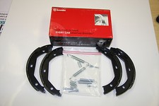 Brembo Bremsbacken mit Einbausatz Opel Corsa C  mit ABS Satz für hinten