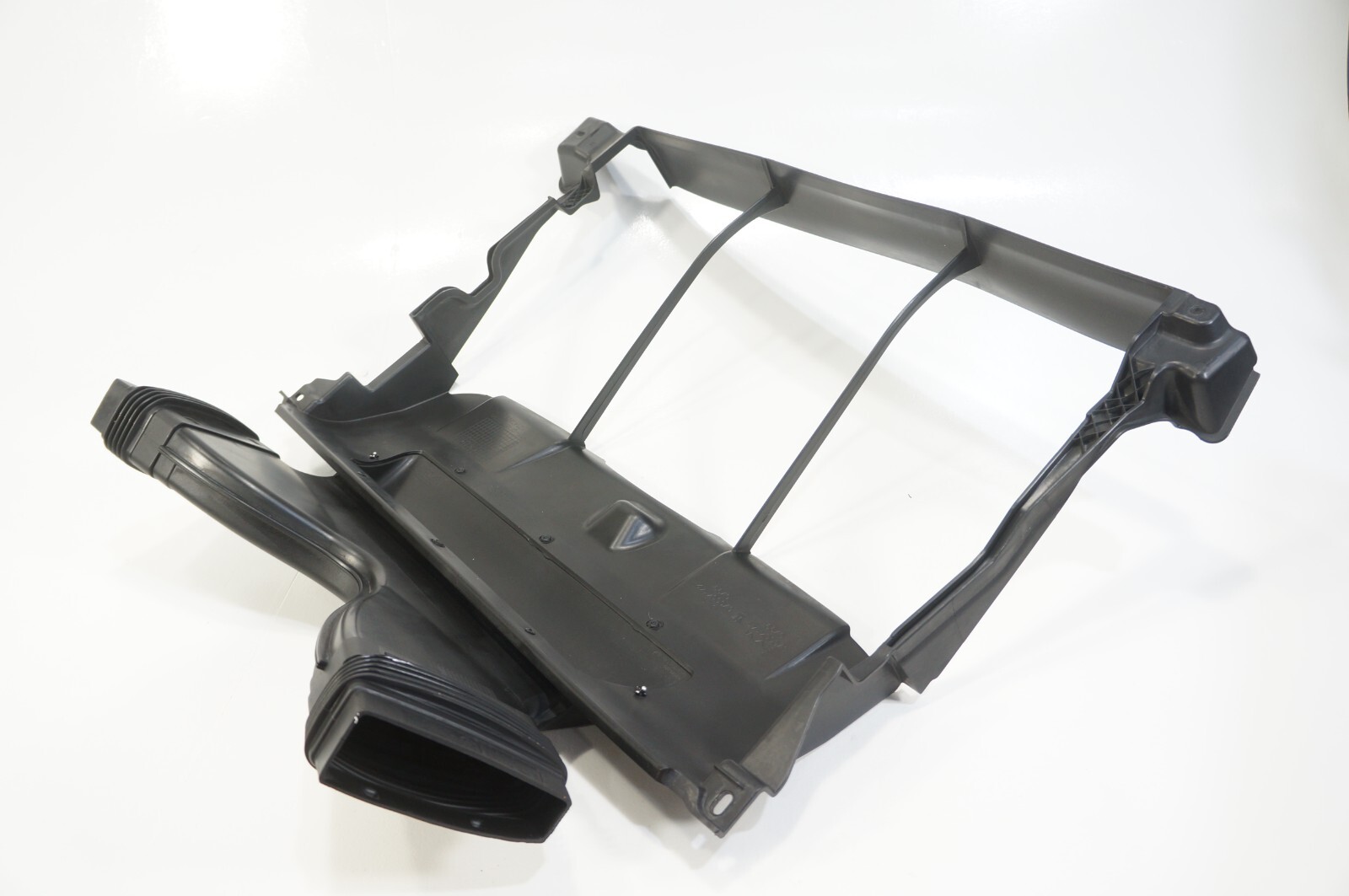 14-17 MASERATI GHIBLI M157 FRONT RADIATOR AIR GUIDE DEFLECTOR INTAKE DUCT