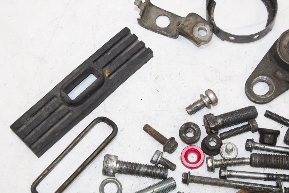 1994 YAMAHA YZF750R PARAFUSOS DE MONTAGEM DE MOTOR FABRICANTE DE EQUIPAMENTO ORIGINAL PARAFUSOS DE MOTOR - Imagem 4 de 4