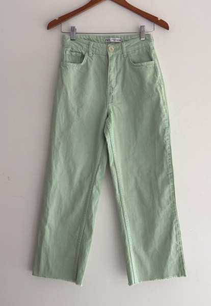 ZARA Sz 34 Mint Cropped Jeans