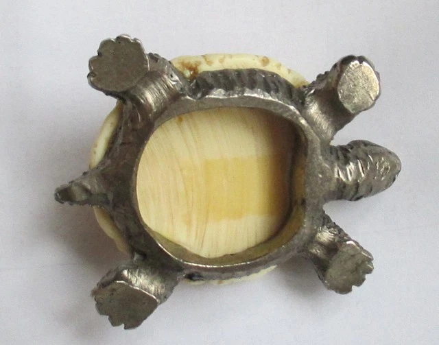 Ancienne Tortue coquille en  os  patte laiton recouverte de feuille argent  - Photo 2/4