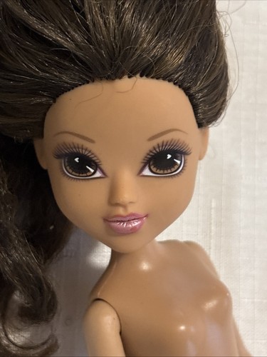 Moxie Girlz Doll SOPHINA 2009 Vintage Barbie Bratz Plug Shoes Feet brown eyes - Picture 13 of 13