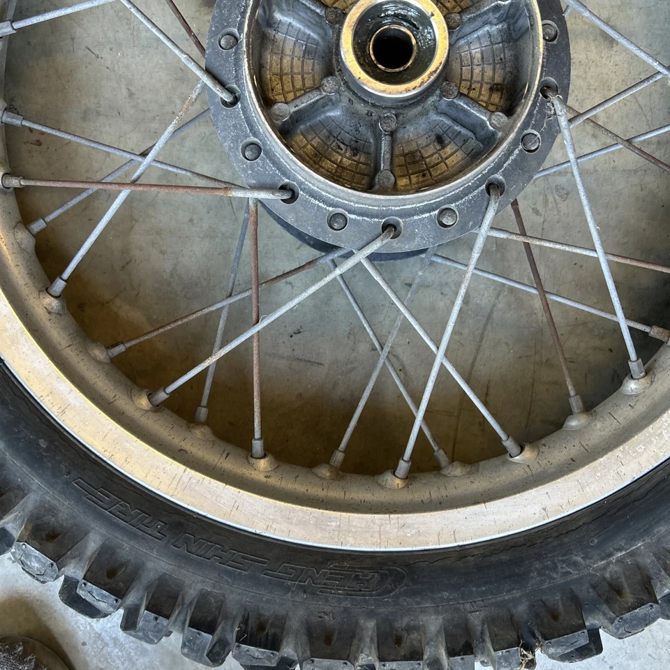 Llanta trasera 17x2,15 recta OEM Kawasaki KL250 KLR250 1988-2005 Foto 4 de 4