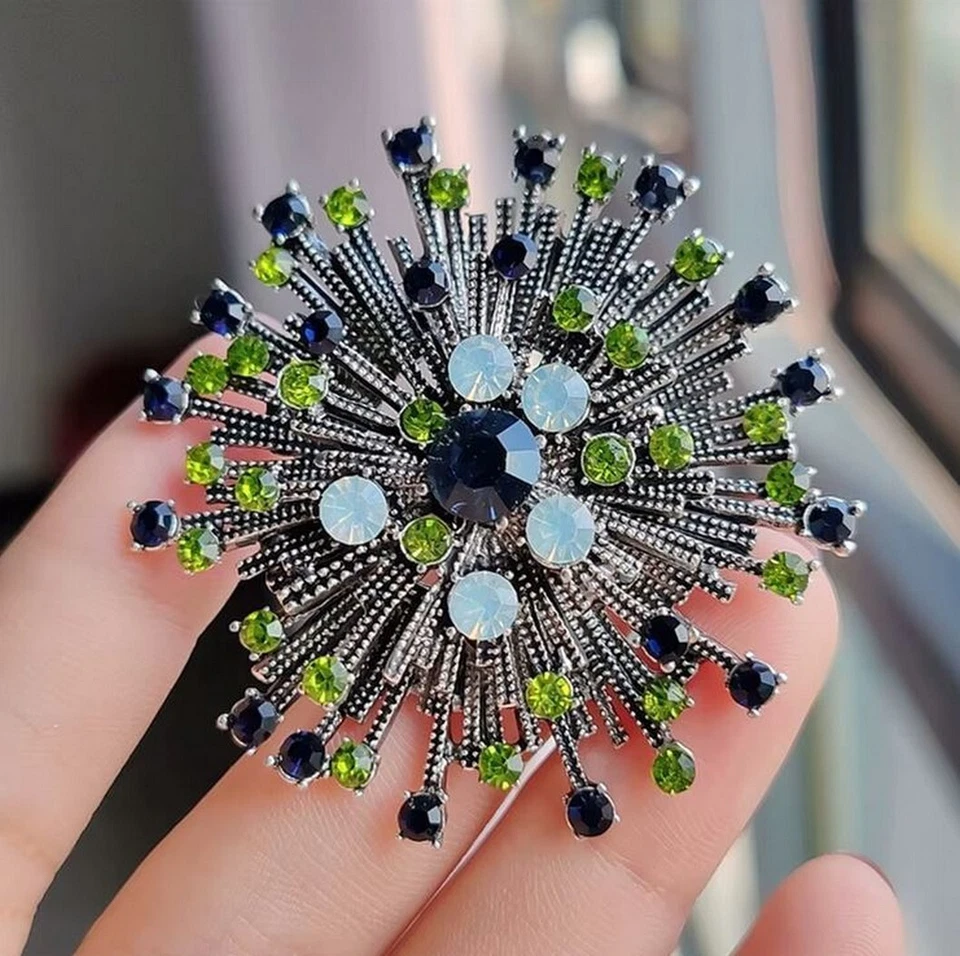 Broche de joyería de acero inoxidable estilo floral, multicristal verde domin... - Imagen 2 de 4