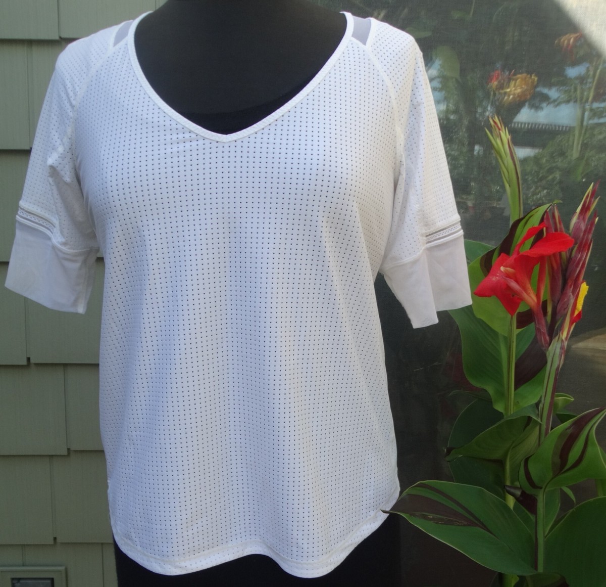 Lululemon Size 6, Var-City 1/2 Sleeve Top, Mesh, Reflective