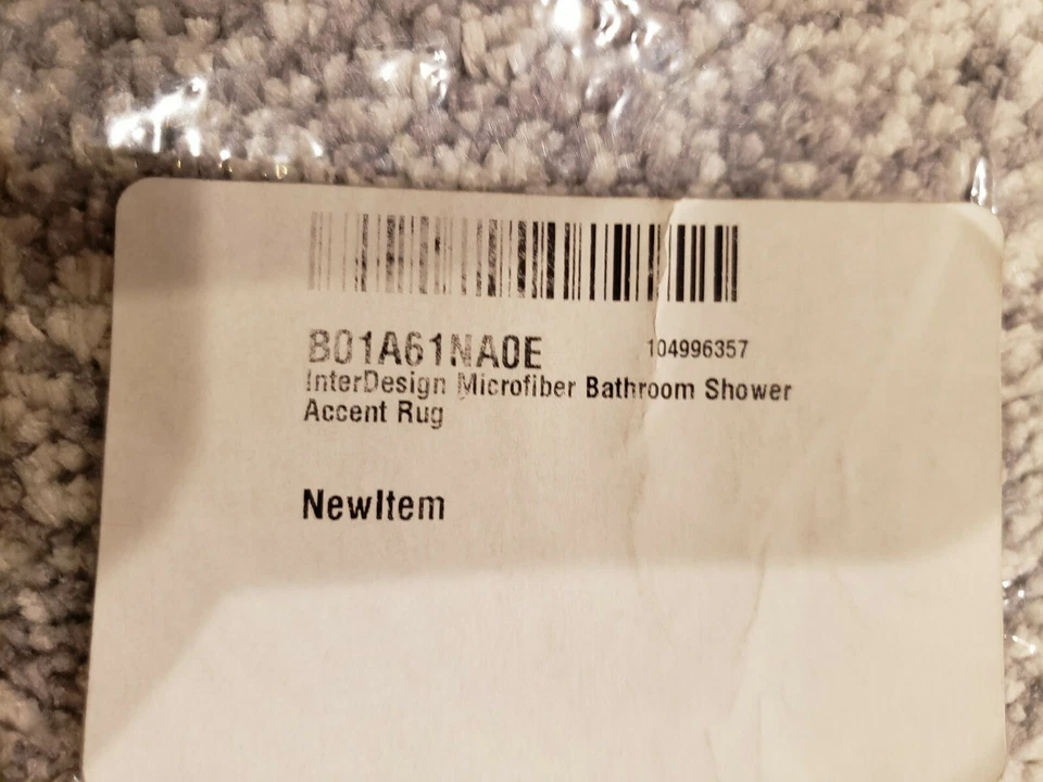 Alfombra de ducha de baño de microfibra Interdesign 34x21", color gris/blanco.  Foto 4 de 4