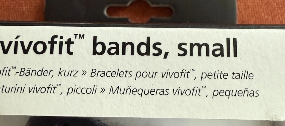 Garmin Vivofit 2 Bandas, Pequeño 3pk Negro/Rojo/Azul Marino Nuevo En Caja - Imagen 3 de 3