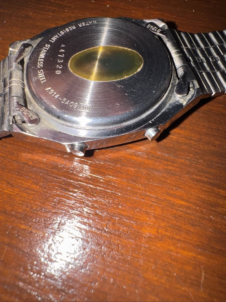 Reloj digital de cuarzo vintage 1984 Seiko para hombre A914-5A09 alarma cronógrafo 7 1/2" Foto 2 de 4