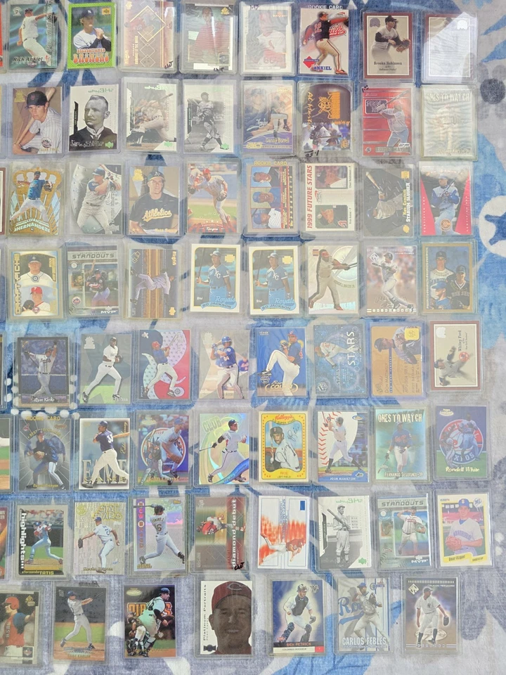 Lote de colección de tarjetas de béisbol con 134 tarjetas de los años 90 y 2000 insertos estrellas RC Foto 4 de 4