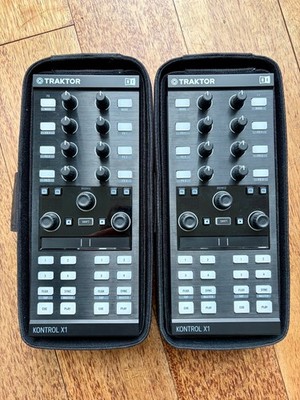 2x Traktor Kontrol X1 MK2 DJ Controller mit Tragetasche