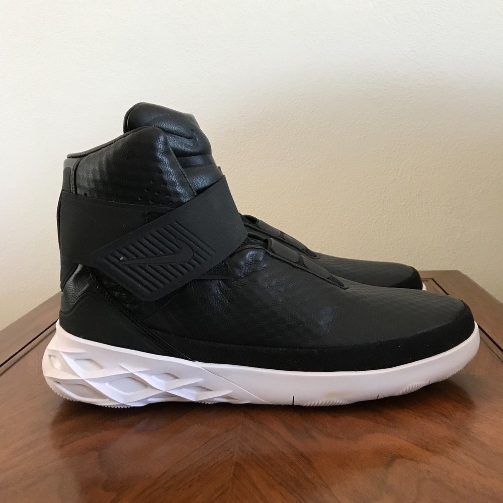Nike Swoosh Hunter Taille High Top Basketball chaussures noir/blanc Taille Hunter 12 832820-001 8617e0 Nike Swoosh Hunter Taille High Top Basketball chaussures noir/blanc Taille Hunter 12 832820-001 8617e0
