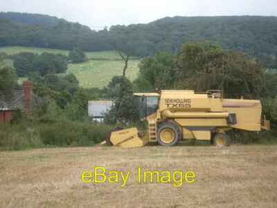 Foto 6x4 Mähdrescher bei Scar Farm Broadmoor Common abgestellt hav c2007