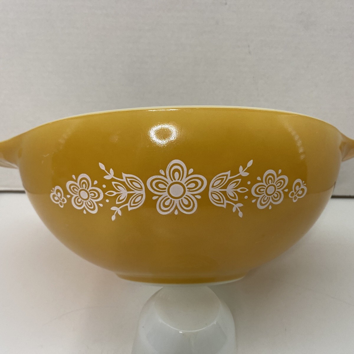 Vintage PYREX Butterfly Gold Large Quart #444 Cinderella Mixing Bowl