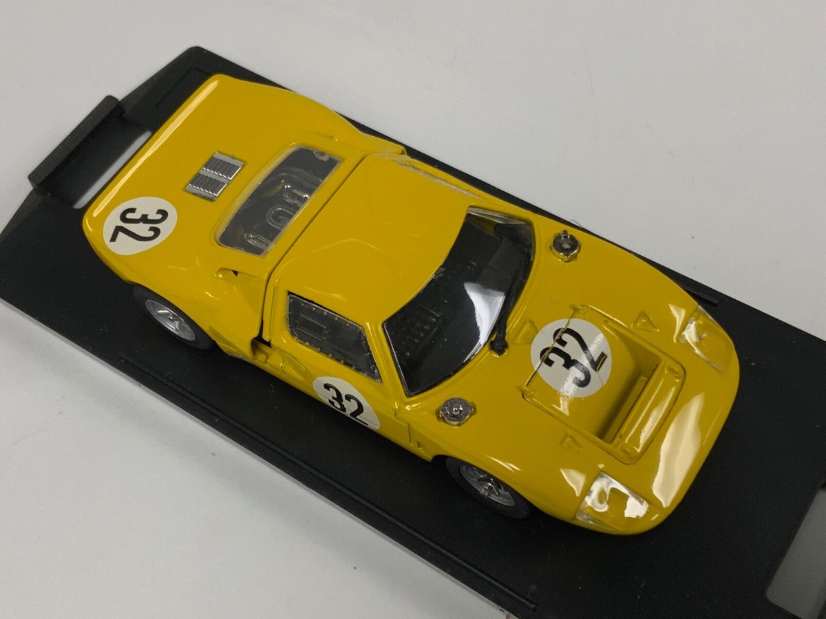 [FORD GT 40] ミニカー　1:18 1/18 Ford GT 40 MK1 #61 Green and Yellow Diecast Model Car