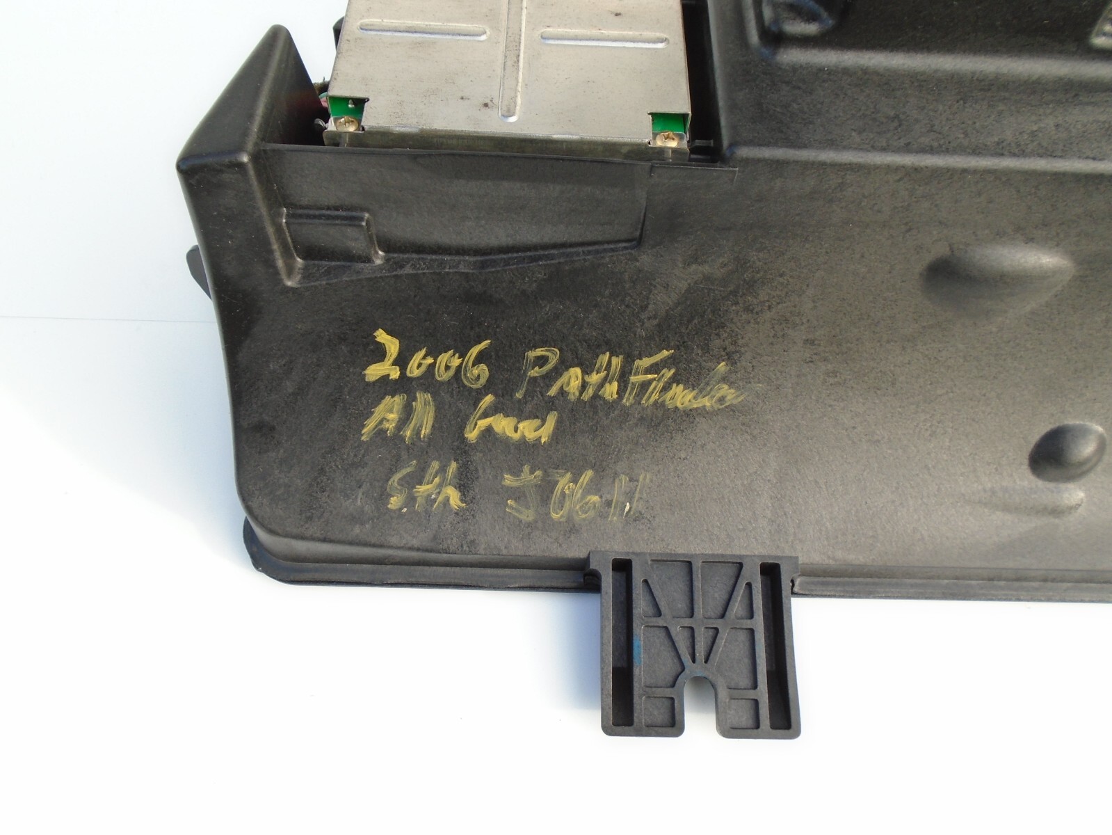 2005 TO 2012 NISSAN PATHFINDER BOSE REAR SUBWOOFER 28170 EA500 NICE