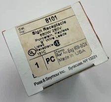 Pass & Seymour 8101 Sign Receptacle Porcelain Lampholder 660W, 250V