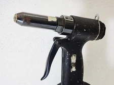 RODCRAFT 6710 PNEUMATIC REVAT GUN AIR REVETER