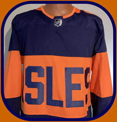 NEW YORK ISLANDERS ADIDAS STADIUM SERIES ADULT SMALL NWT WITH FIGHT STRAP