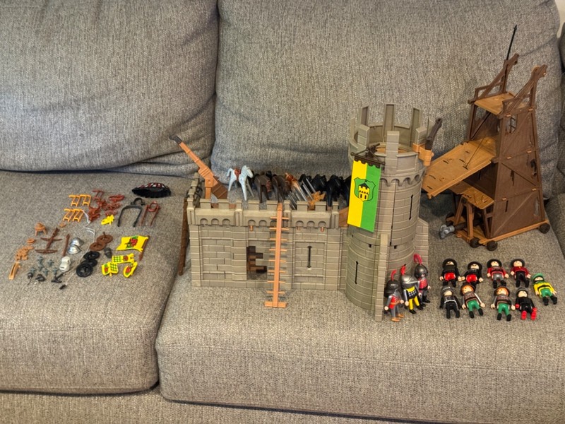 Playmobil 3887 Seize Tower & 3888 Knights Defender Castle 