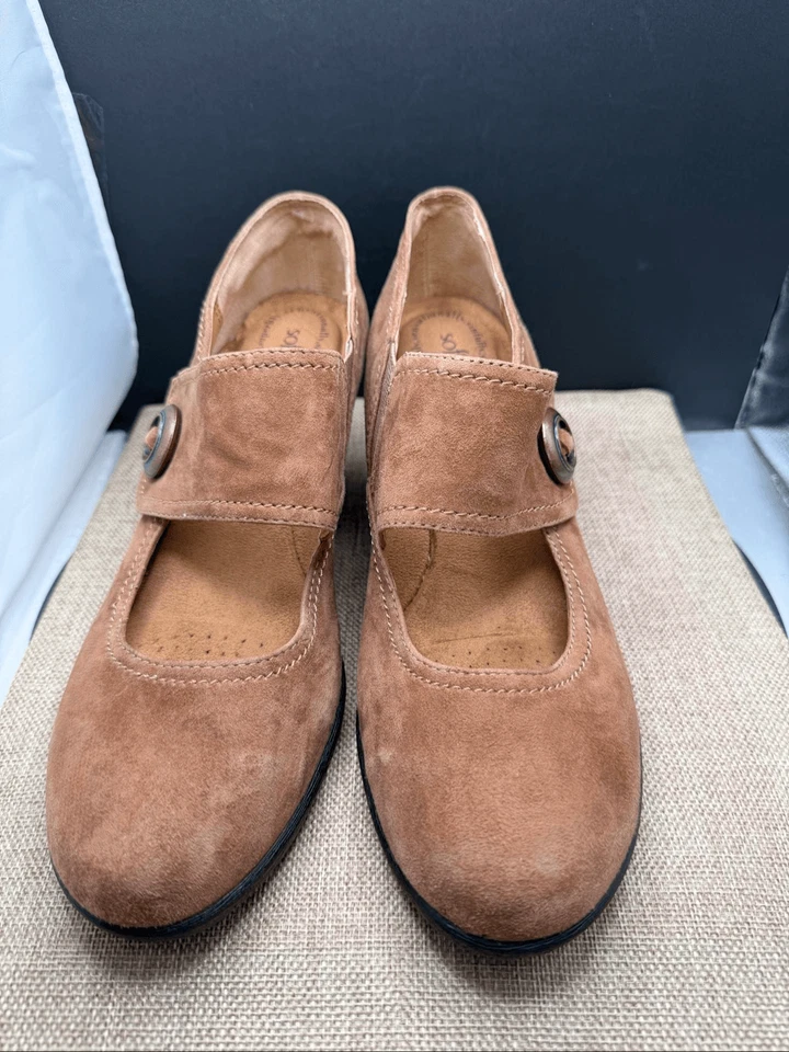 Soft Spots Suede Mary Jane Heels Size 9.5 Light Brown Button Over - Image 2 of 4