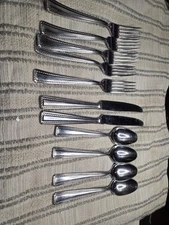 ONEIDA  11 Pieces Fine Flatware Set, 4 large spoons, 2 butter knives