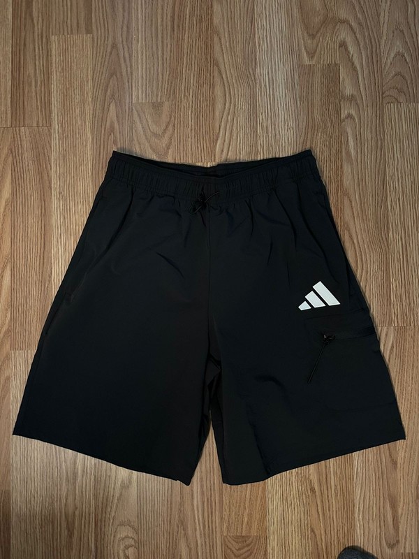 NEW ORIGINAL FIFA WORLD CUP 26 ADIDAS SHORT BLACK - M