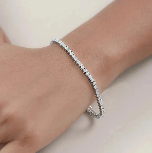 Brazalete de tenis de diamantes redondo creado en laboratorio de 5 quilates de oro blanco de 14 quilates de 7,25" Foto 2 de 4