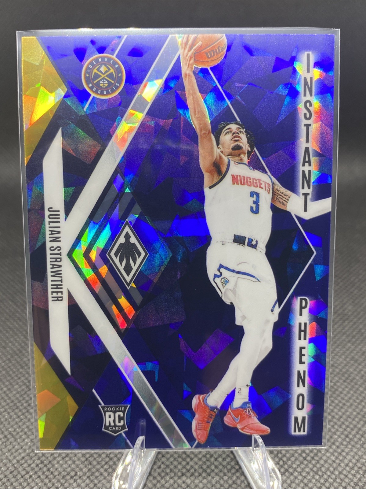 2023-24 Panini Phoenix Instant Phenom Blue Cracked Ice #6 Julian Strawther (RC)