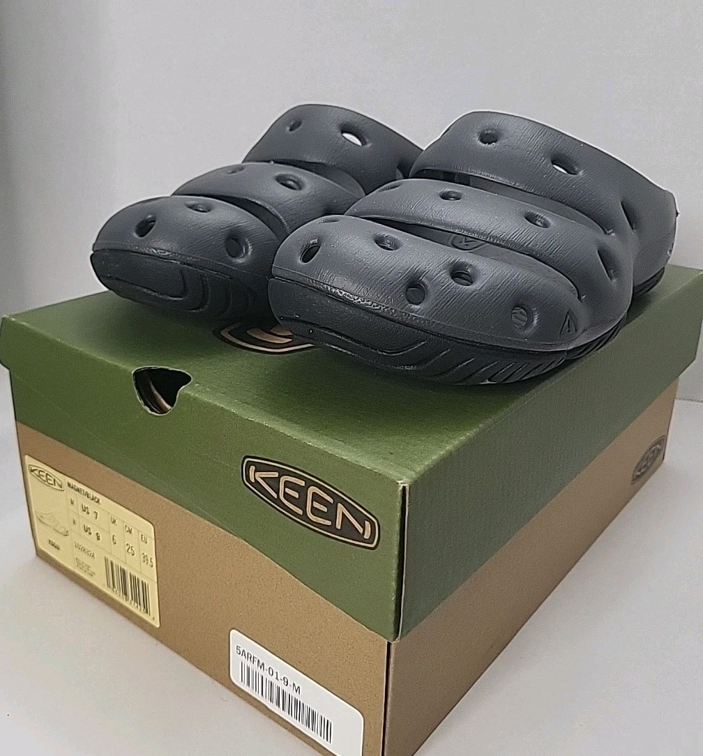 Keen Men's Yogui Sandals Clogs Size 7M, 9W Magnet Black 1028324