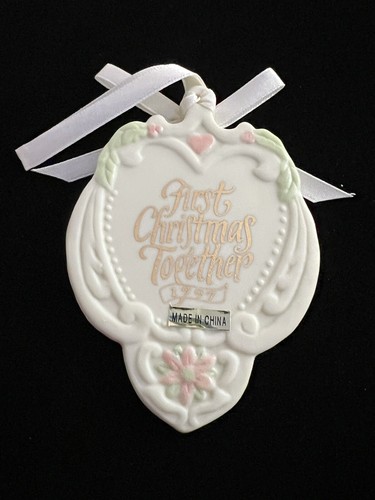 Carlton Cards cimelio "PRIMO NATALE INSIEME 1997" ornamento porcellana - Foto 2 di 3