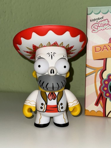 Kidrobot The Simpsons Homer Day Of The Dead Mariachi weiß Vinyl Figur - Bild 2 von 4