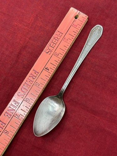 Hampton Court Community Plate 1926 Flatware Silverplate Wreath ONEIDA Soup Spoon - Picture 3 of 10