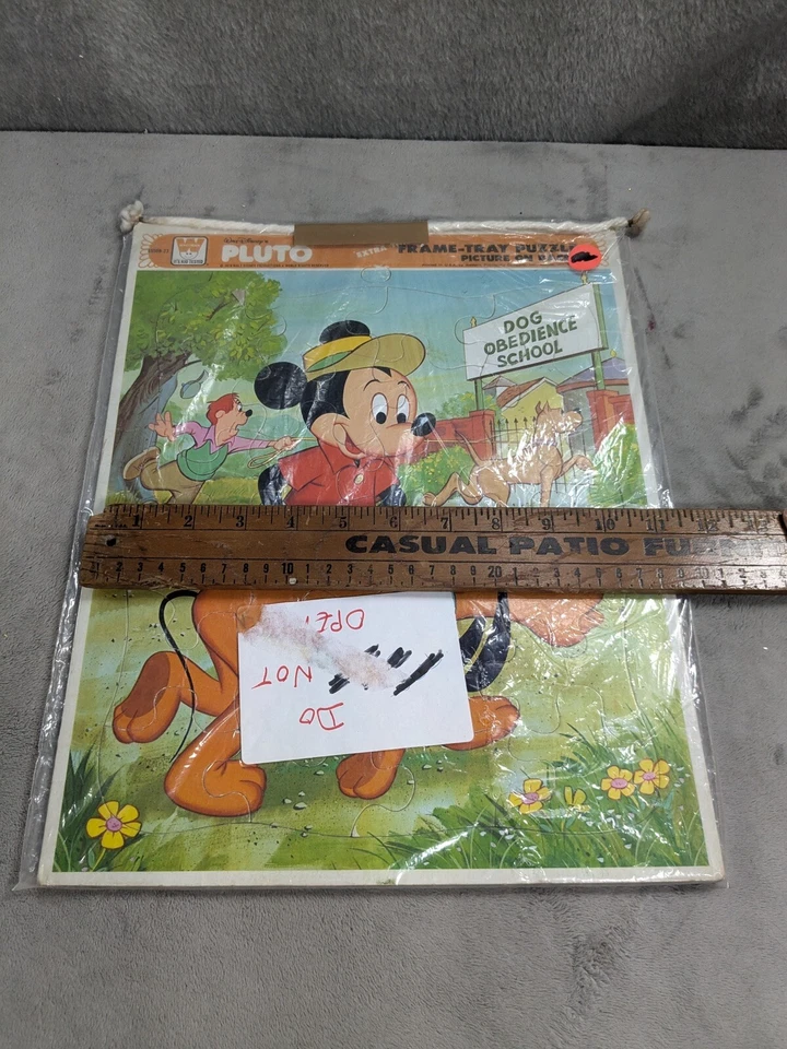PUZZLE DE CARTÓN WALT DISNEY PLUTO & MICKEY MOUSE 11" X 14" Foto 2 de 4