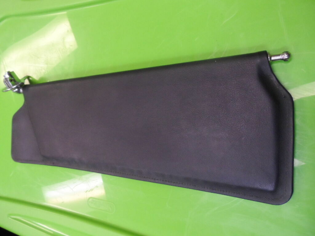 Rolls Royce 1981  RIGHT SIDE BLACK LEATHER SUN VISORS W/ MIRROR 1981-1990