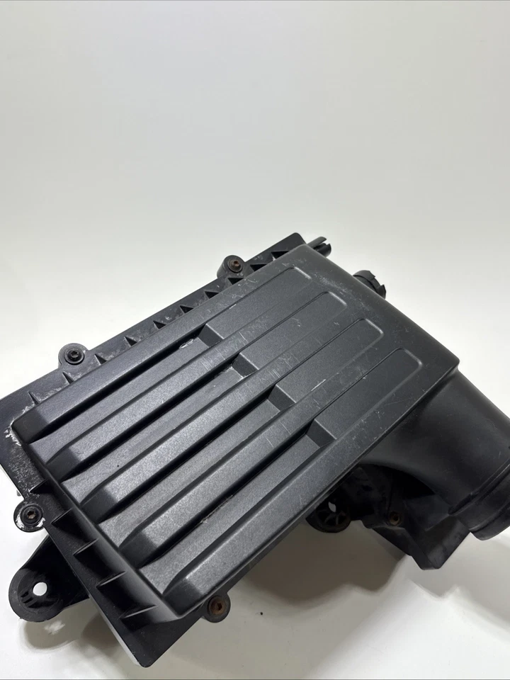Caja de filtro limpiador de admisión de aire Audi A3 2015-2020 5Q0-129-607-AD 2,0 usado OEM Foto 3 de 4