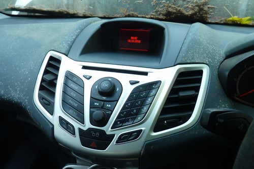 FORD FIESTA MK7  STEREO RADIO CD PLAYER WITH FACIA AND DIGITAL SCREEN