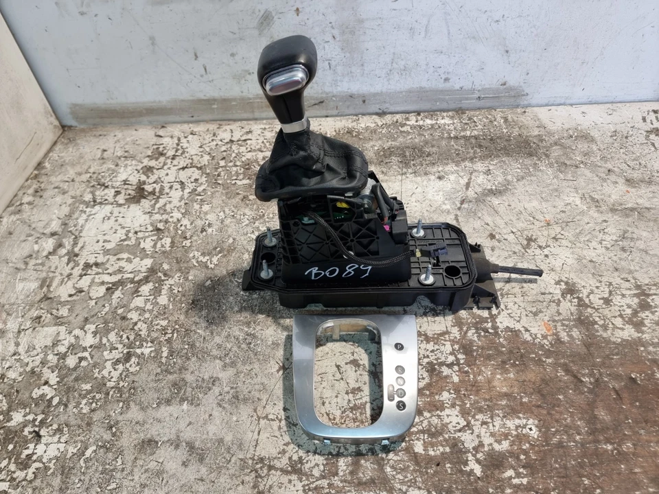 Volkswagen Golf Gear Shifter Selector W/ Surround Trim 2006 MK5 OEM 1K2713025AA - Image 2 of 4