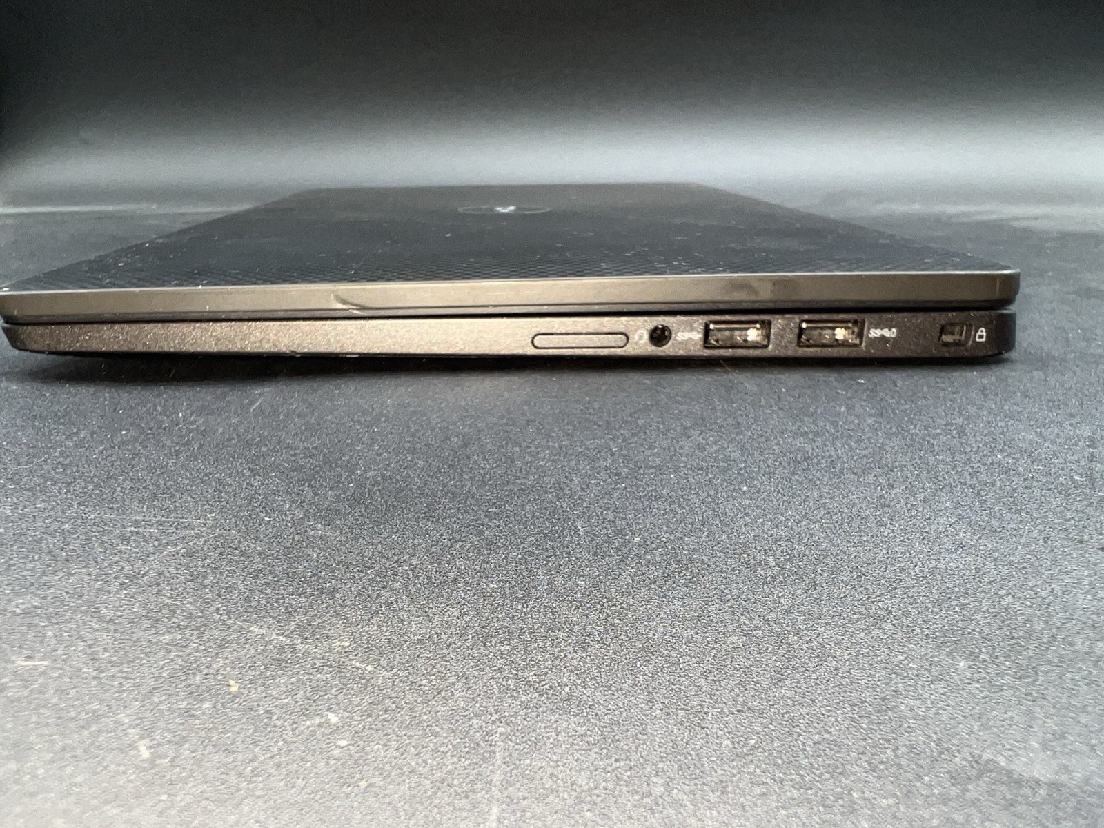 Dell Latitude 7520, 14-Inch Laptop, with Intel Core i7 10th Gen., 256 GB SSD (Solid State Drive), Windows 11 Pro