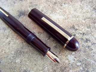 Nice Vintage 1940's Eversharp Demi Skyline Fountain Pen Restored. 14k Fine Nib