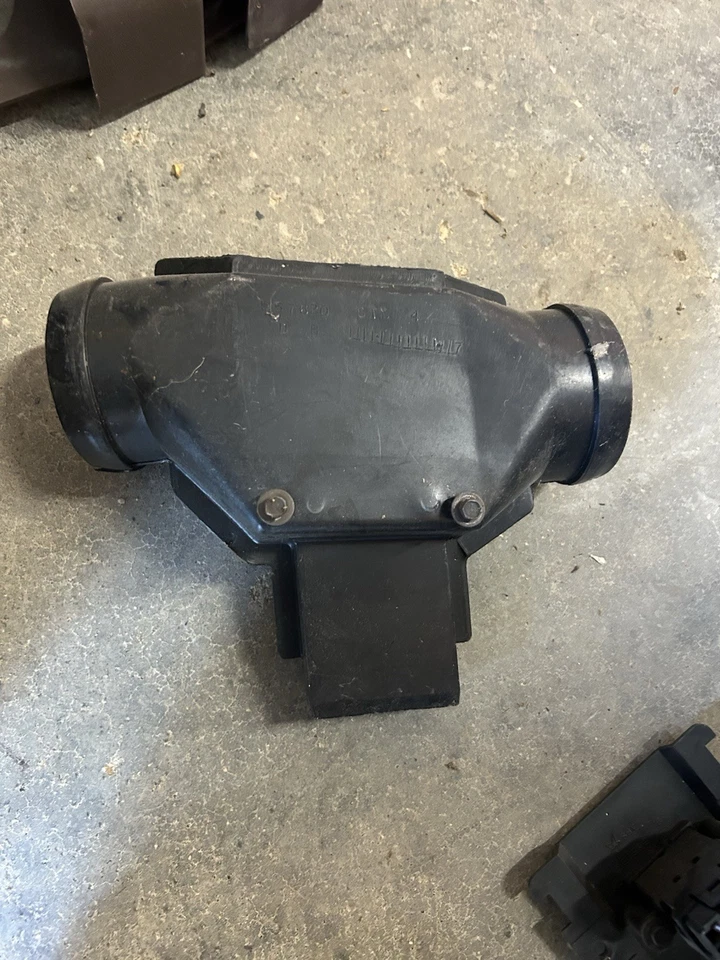 78-88 Oldsmobile Cutlass Supreme tablero inferior aire acondicionado conducto de ventilación OEM 557620 Foto 2 de 3