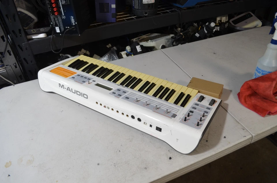 M-Audio Venom 49-Key 12-Voice Polyphony Synthesizer USB Midi Keyboard READ! - Image 2 of 4