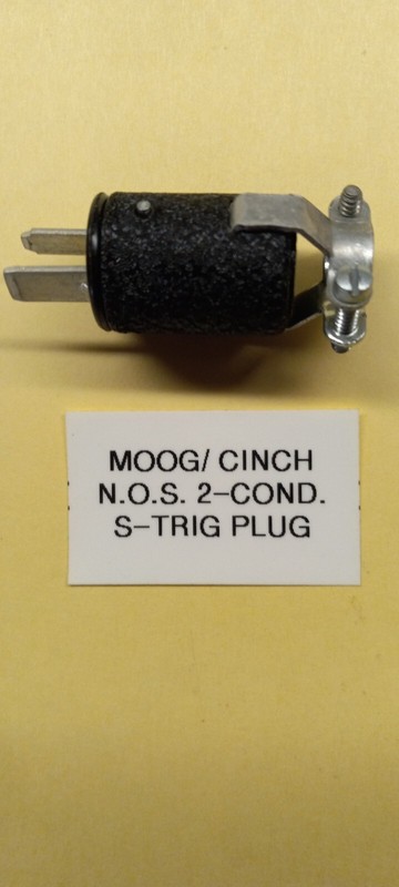 MOOG MICROMOOG OEM STEEL CASE 2-CONDUCTOR S-TRIG PLUG W/ CABLE CLAMP FROM 1976