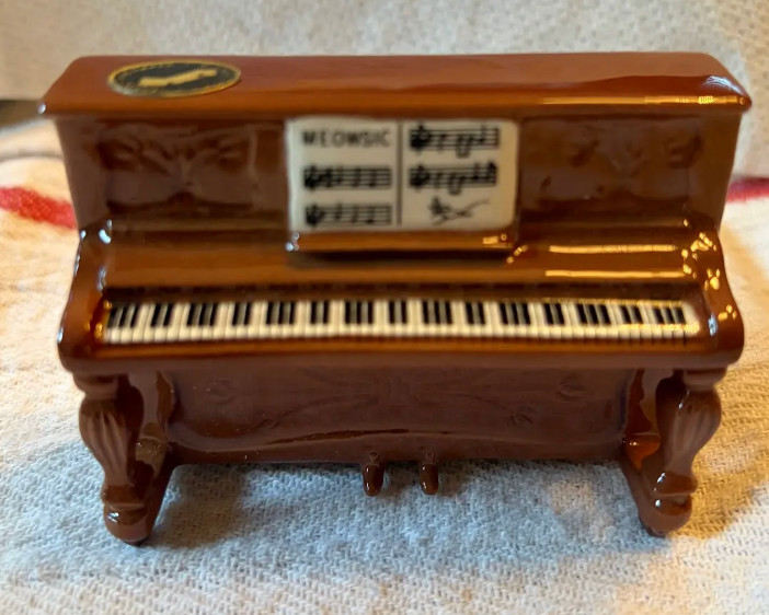 Retired Hagen Renaker Piano Brown Upright Piano #3124 Vintage 1993 New