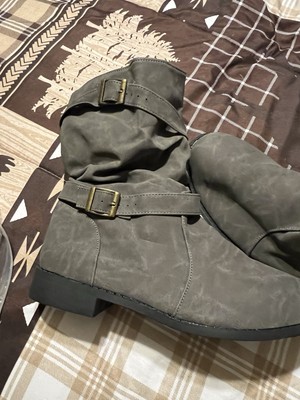 womans boots size 9