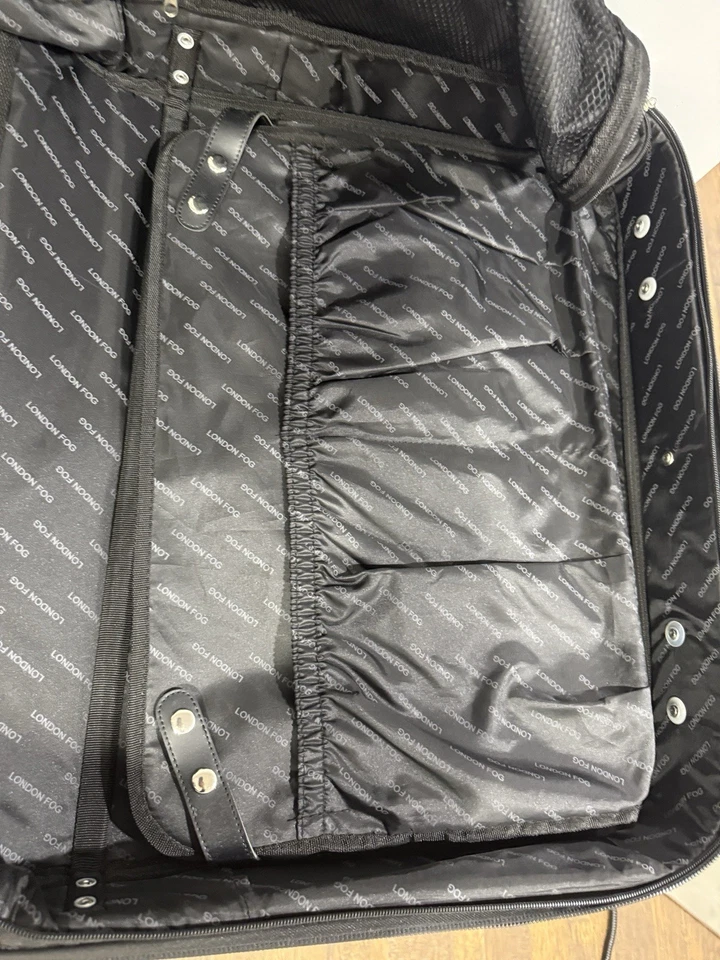 Сумка для одежды на колесиках London Fog Buckingham 44 дюйма, черная - Изображение 4 из 4