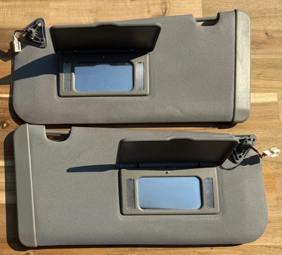 Nissan Quest 2004-09 OEM Driver & Passenger Side Gray Lighted LH RH Sun Visors - Image 2 of 3