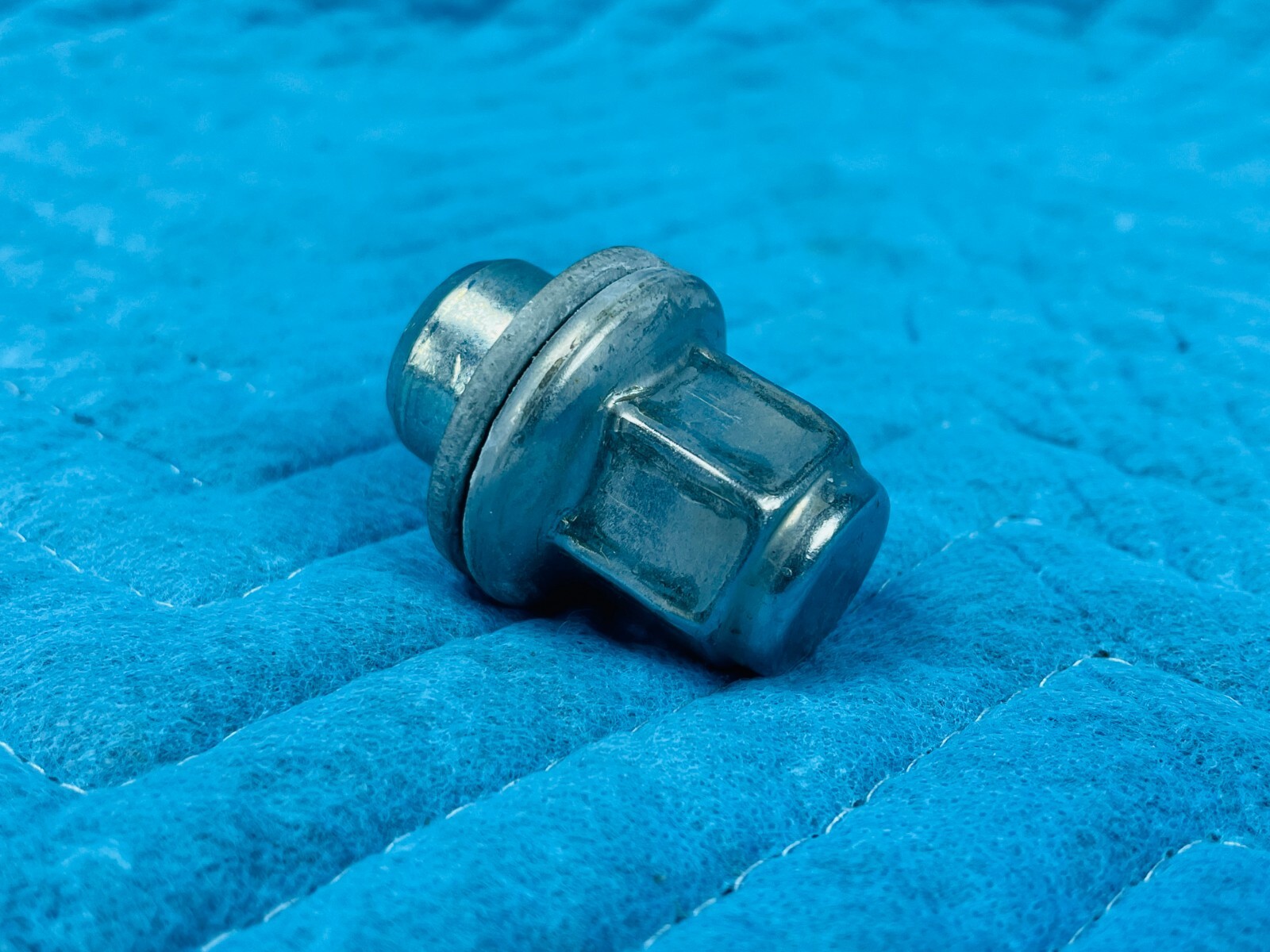 Infiniti QX56 QX80 Wheel Lug Nut 402241LA2B 20112015 OEM eBay