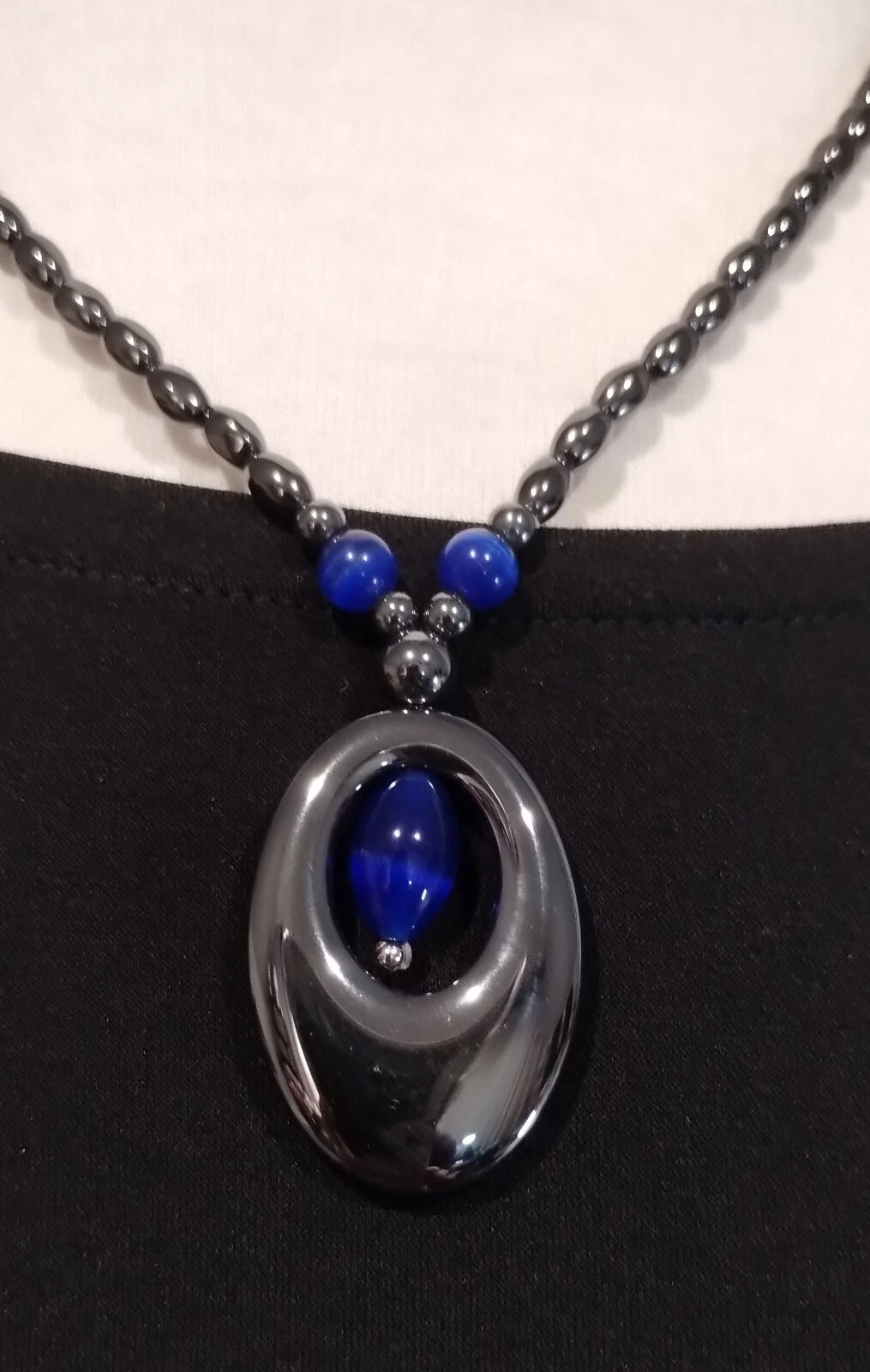 VETEMENTS Collana goccia ovale perline magnetiche effetto ematite nera lunga 17 pollici